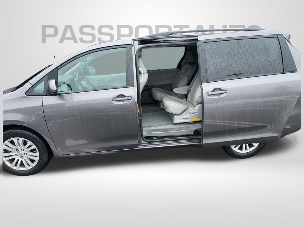 Used 2013 Toyota Sienna XLE image 14
