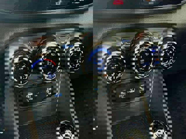 Used 2025 Hyundai Venue SEL image 15