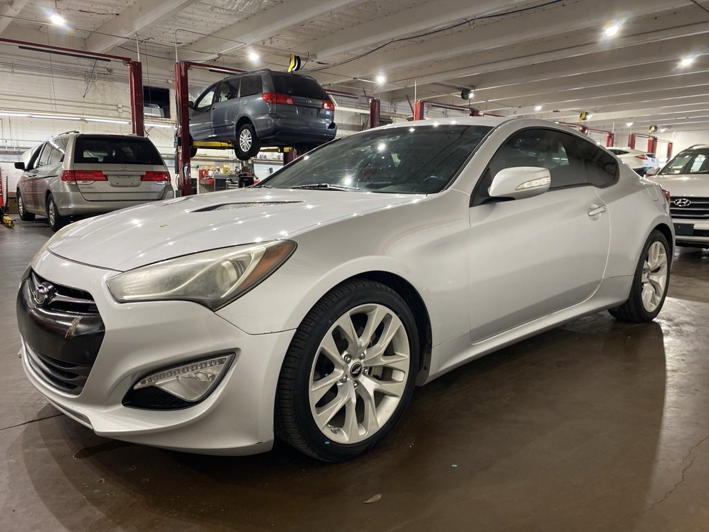 Used 2015 Hyundai Genesis 3.8 image 7