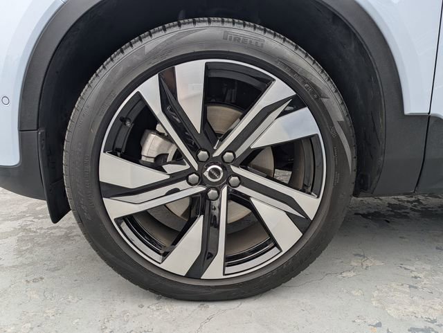 Certified 2025 Volvo XC40 B5 Plus w/ Climate Package AWD/4WD image 9