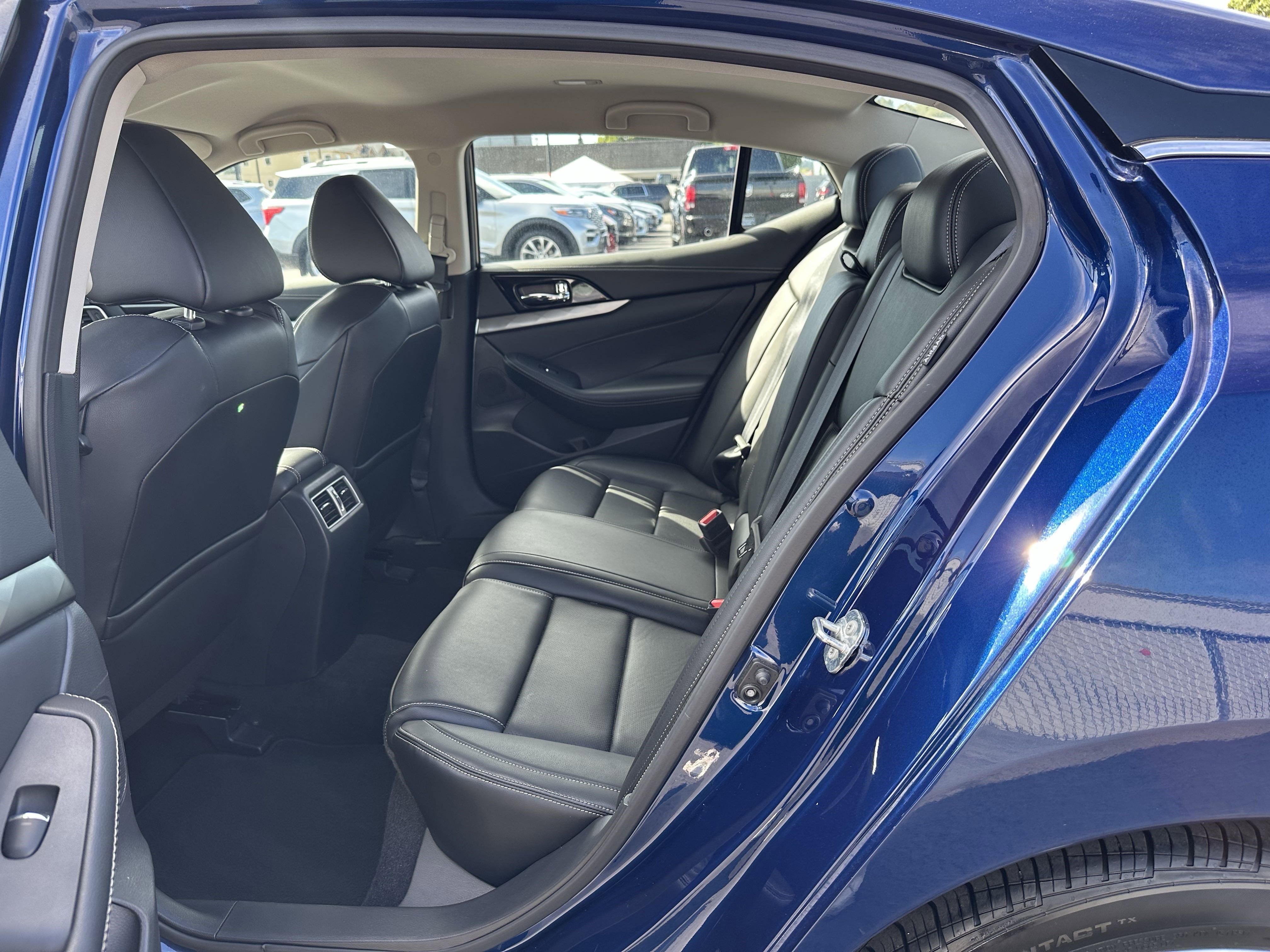 Used 2023 Nissan Maxima SV w/ Floor Mat Group image 16