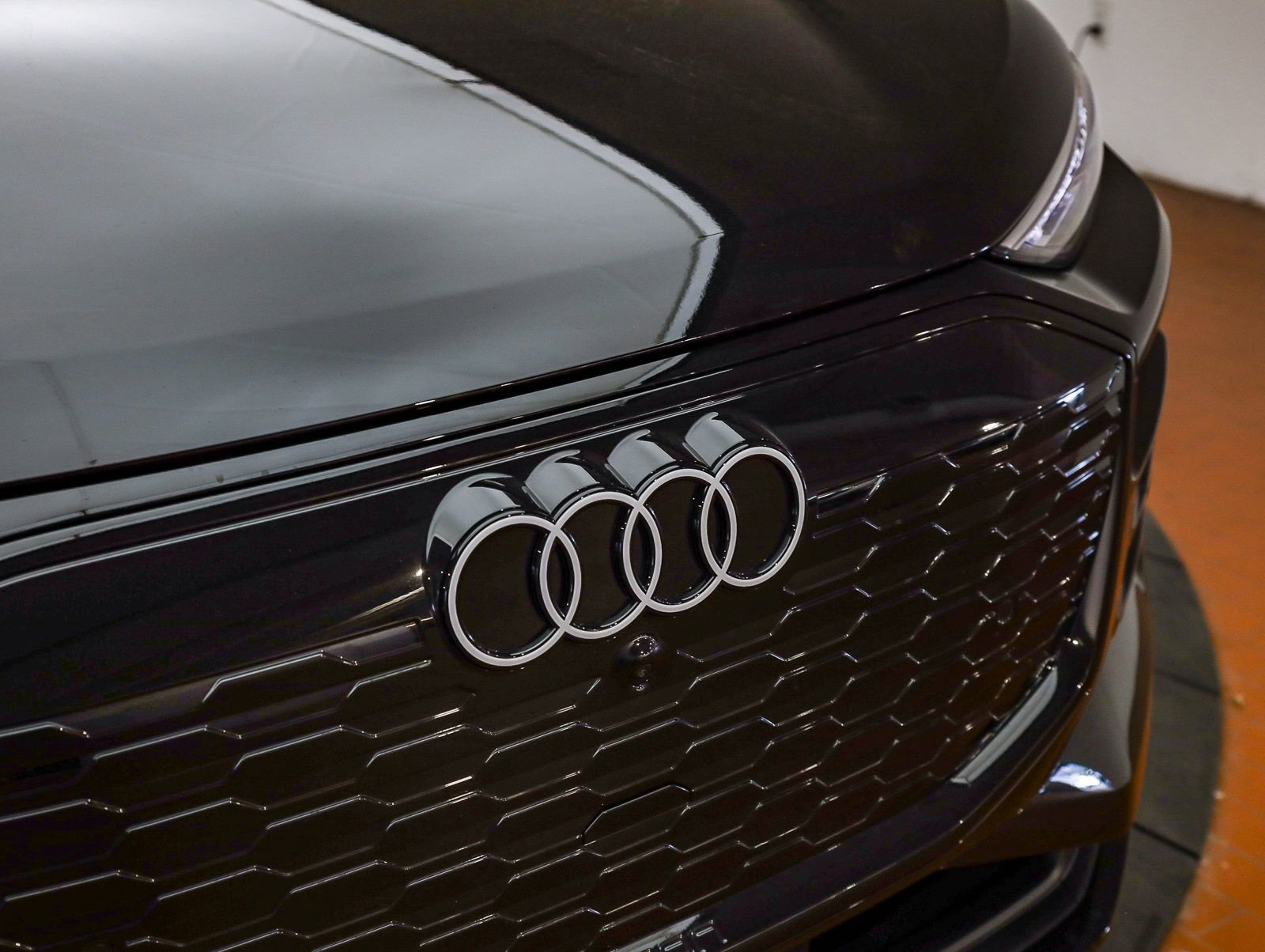 New 2025 Audi Q6 e-tron Premium Plus AWD/4WD image 10