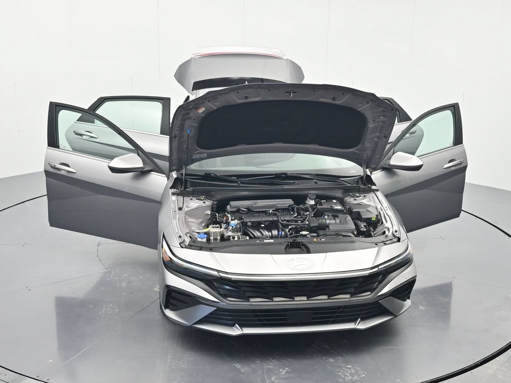 Used 2025 Hyundai Elantra SEL FWD image 45