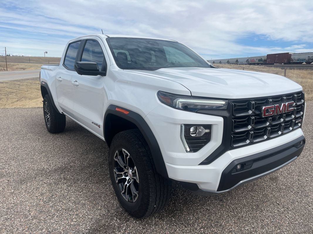 Used 2024 GMC Canyon AT4 w/ Technology Package AWD/4WD image 8