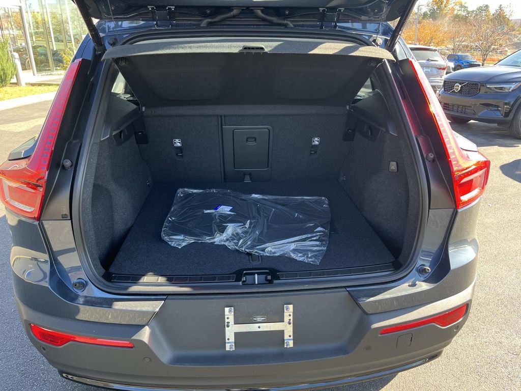 New 2026 Volvo XC40 B5 Ultra w/ Climate Package image 12