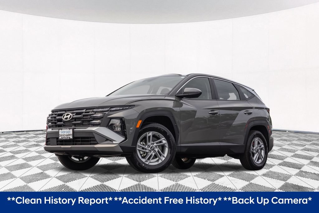 Used 2025 Hyundai Tucson SE AWD/4WD image 2