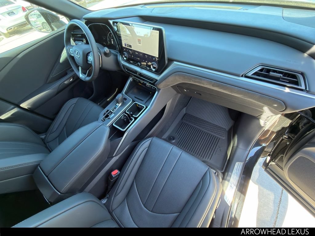Used 2026 Lexus TX 500h AWD w/ Technology Package image 11