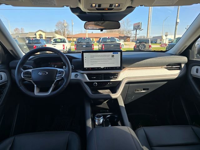 Used 2025 Ford Explorer Active w/ Active Comfort Package image 14