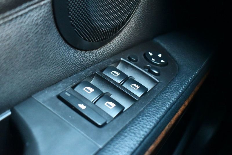 Used 2011 BMW 335i xDrive Sedan image 18