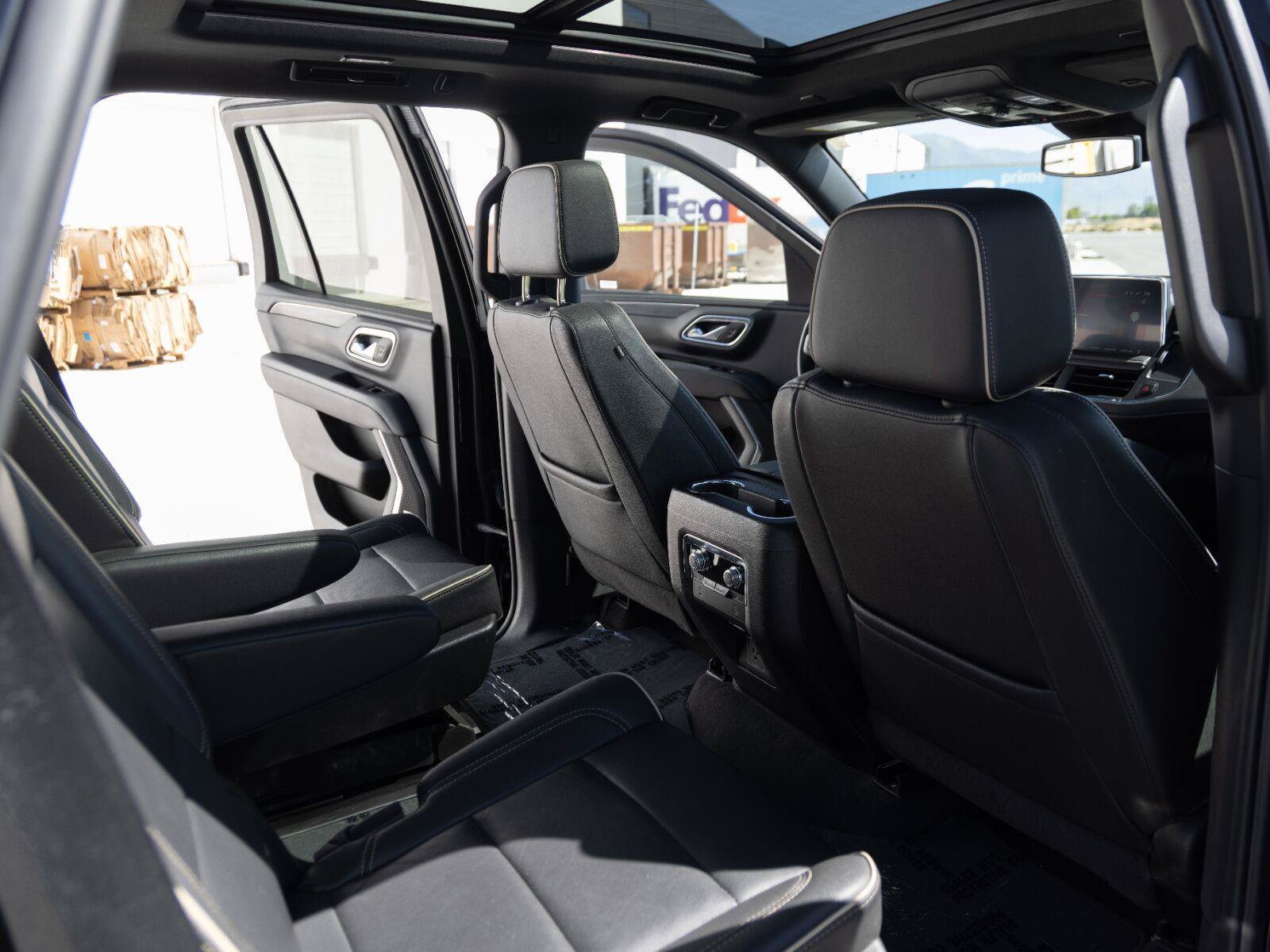 Used 2024 GMC Yukon SLT w/ SLT Luxury Package AWD/4WD image 27