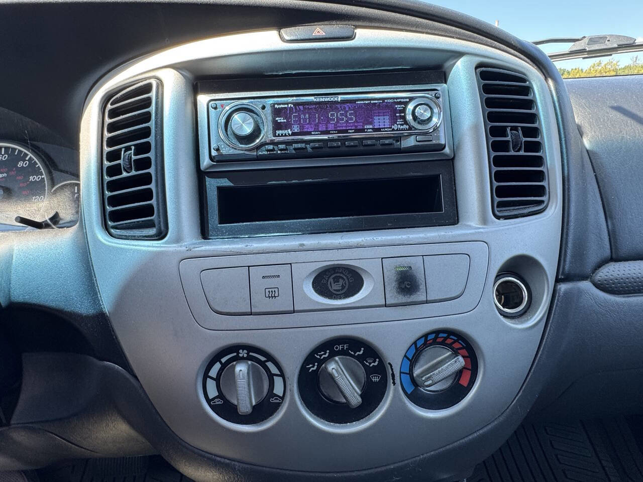 Used 2006 MAZDA Tribute I image 25