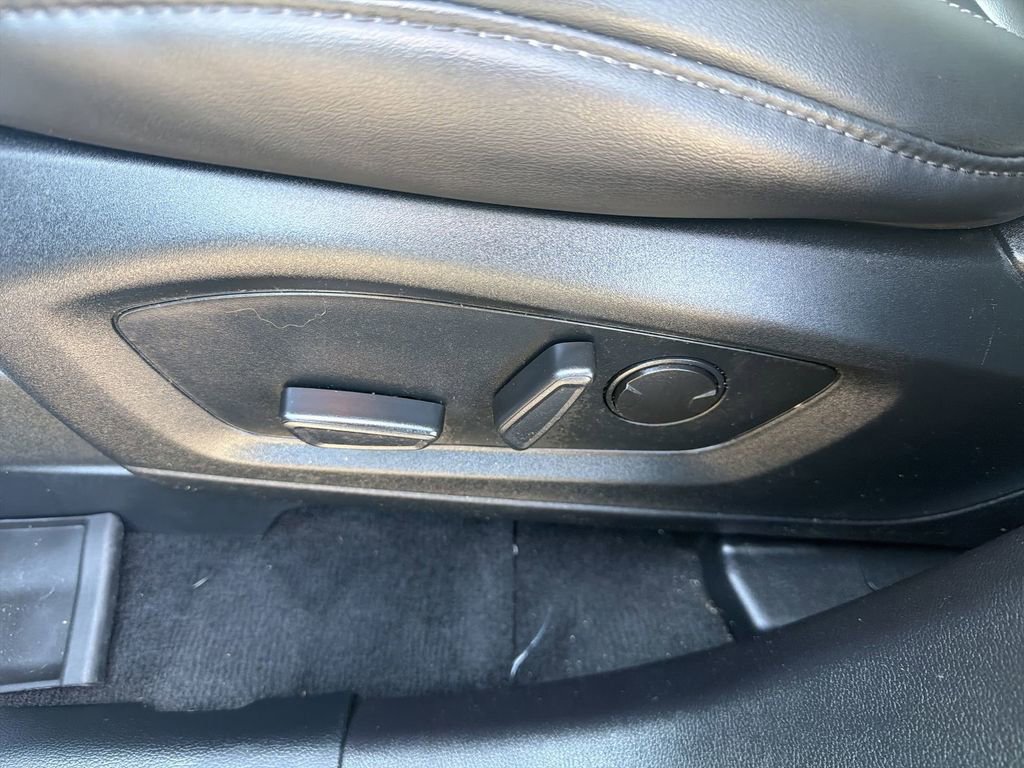 Used 2022 Ford Explorer XLT w/ Equipment Group 202A image 12