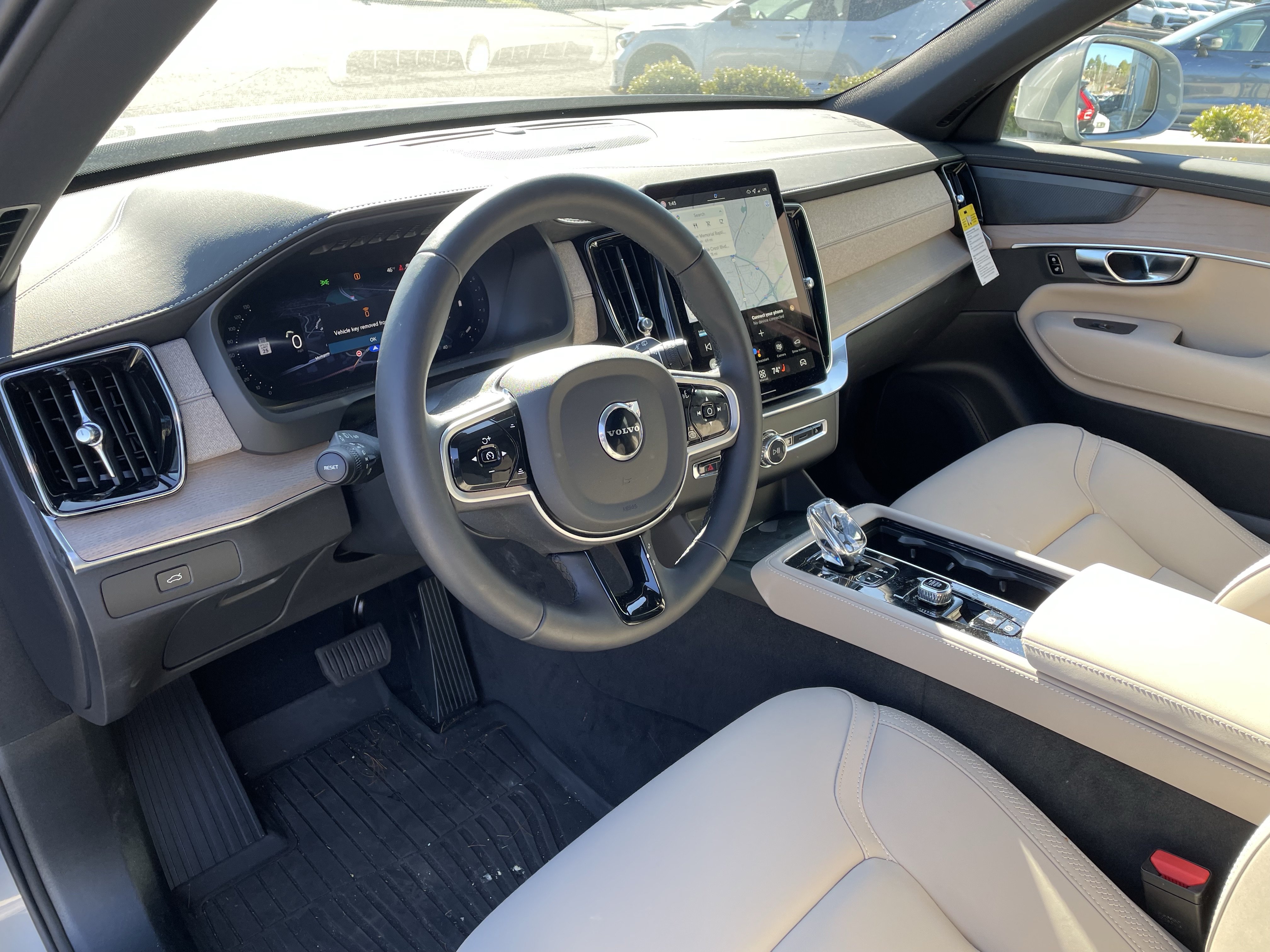 New 2026 Volvo XC90 B6 Plus w/ Protection Package Premier AWD/4WD image 16