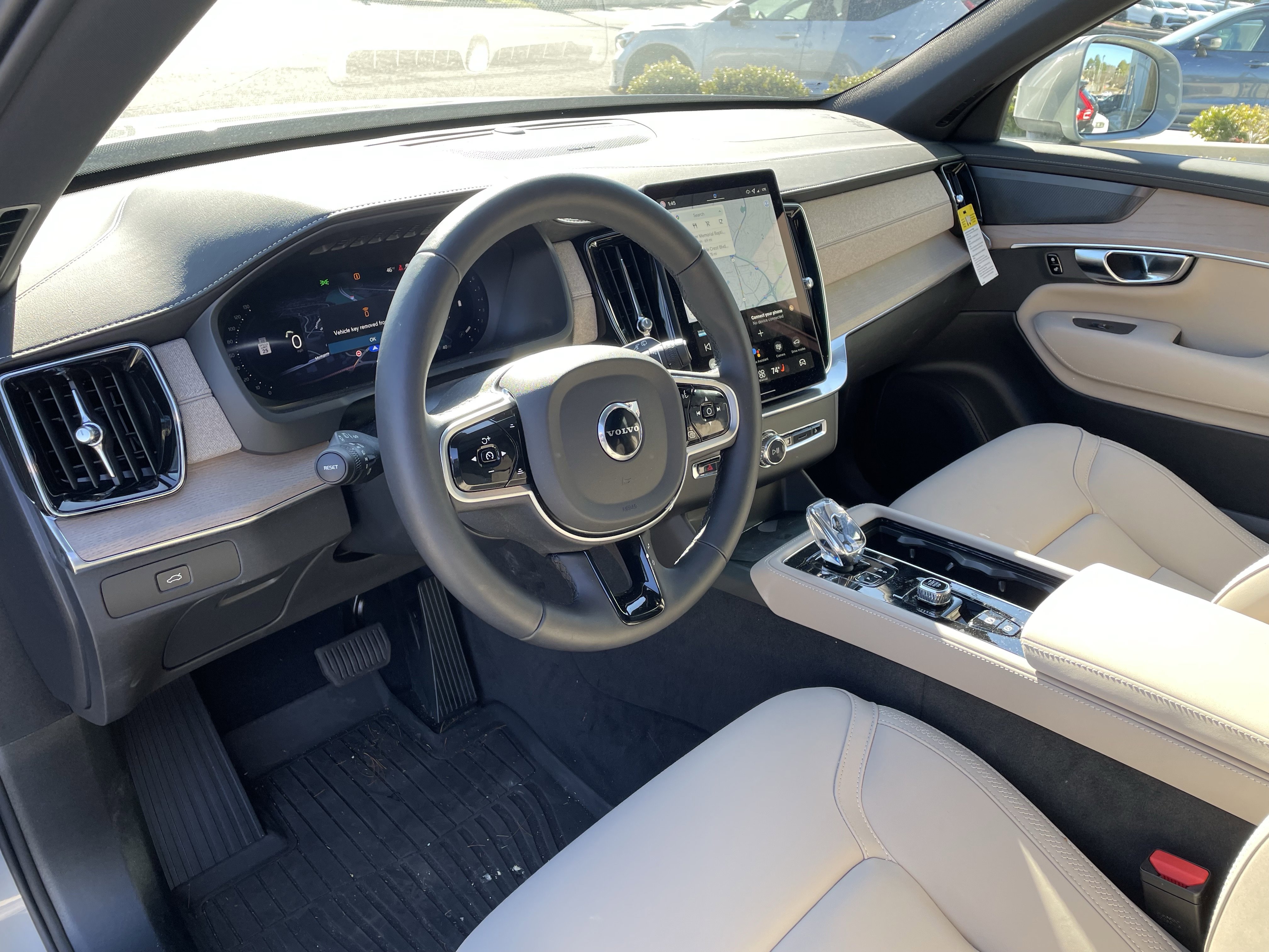 New 2026 Volvo XC90 B6 Plus w/ Protection Package Premier image 16