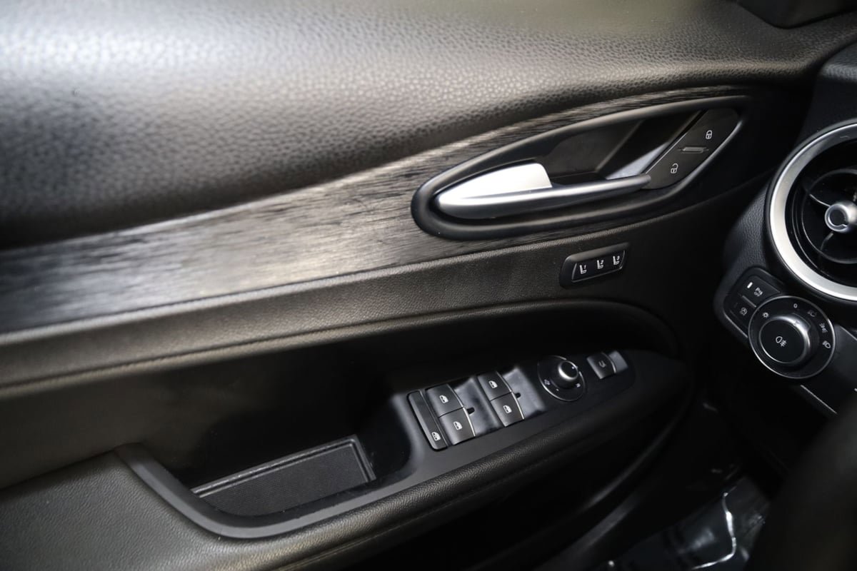 Used 2020 Alfa Romeo Stelvio w/ Nero Edizione RWD image 30