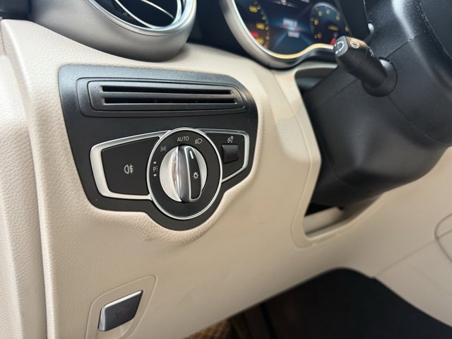 Used 2022 Mercedes-Benz GLC 300 4MATIC image 9