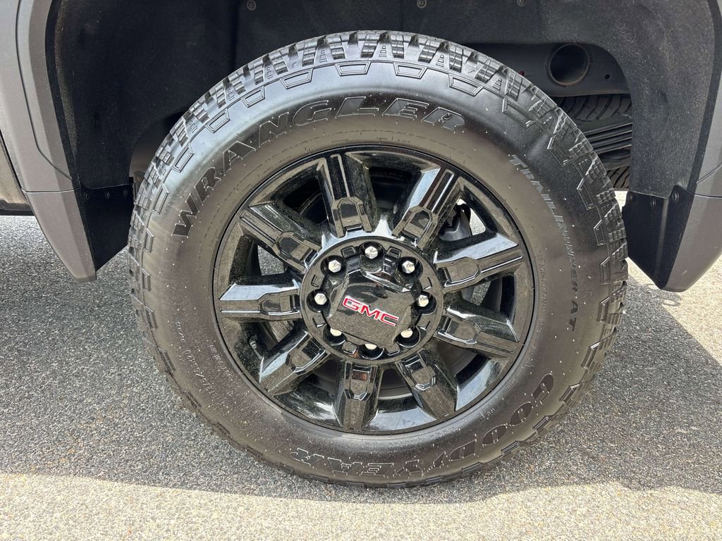 Used 2025 GMC Sierra 2500 AT4 w/ AT4 Premium Plus Package AWD/4WD image 16