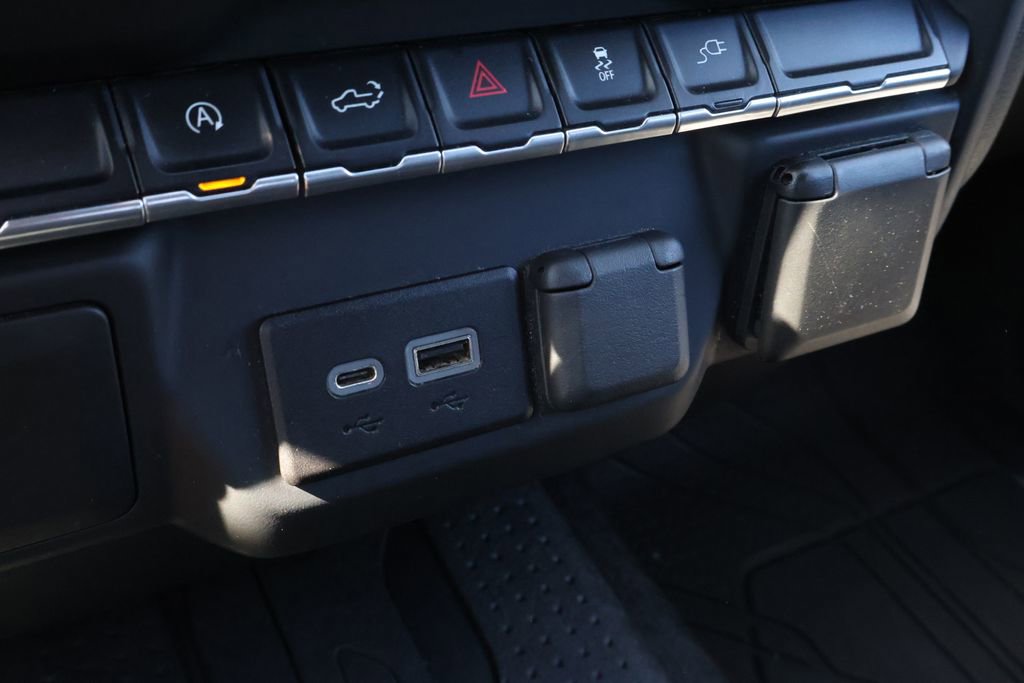 Used 2021 Chevrolet Silverado 1500 Custom w/ LPO, Dark Essentials Package AWD/4WD image 26