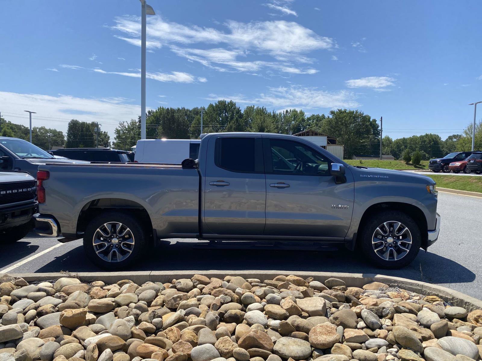 Used 2019 Chevrolet Silverado 1500 LT w/ Texas Edition RWD image 8