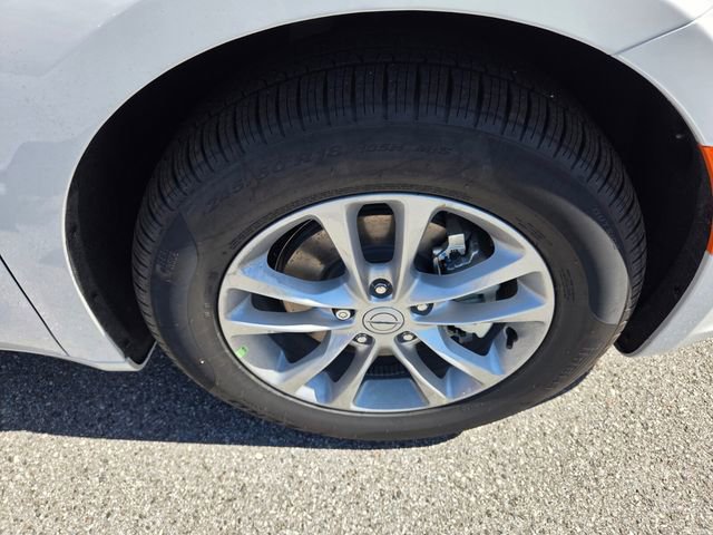 New 2026 Chrysler Pacifica Select FWD image 17