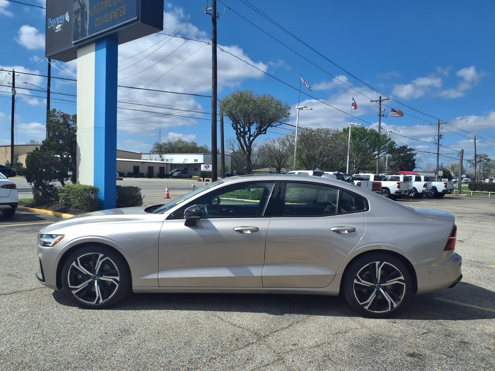 Used 2024 Volvo S60 B5 Plus image 24