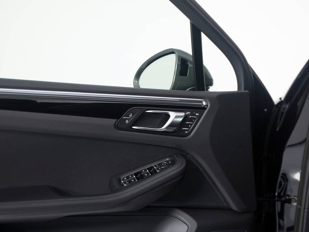 New 2026 Porsche Macan Turbo AWD/4WD image 21