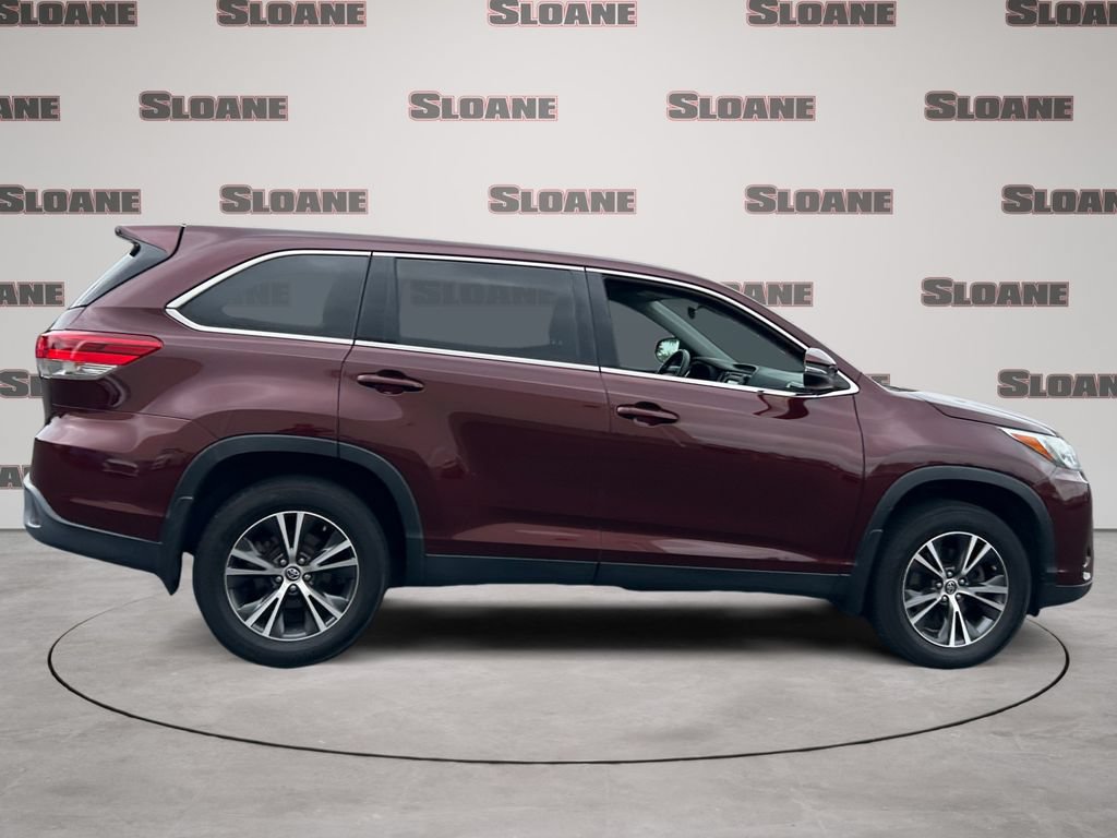 Used 2019 Toyota Highlander LE AWD/4WD image 6