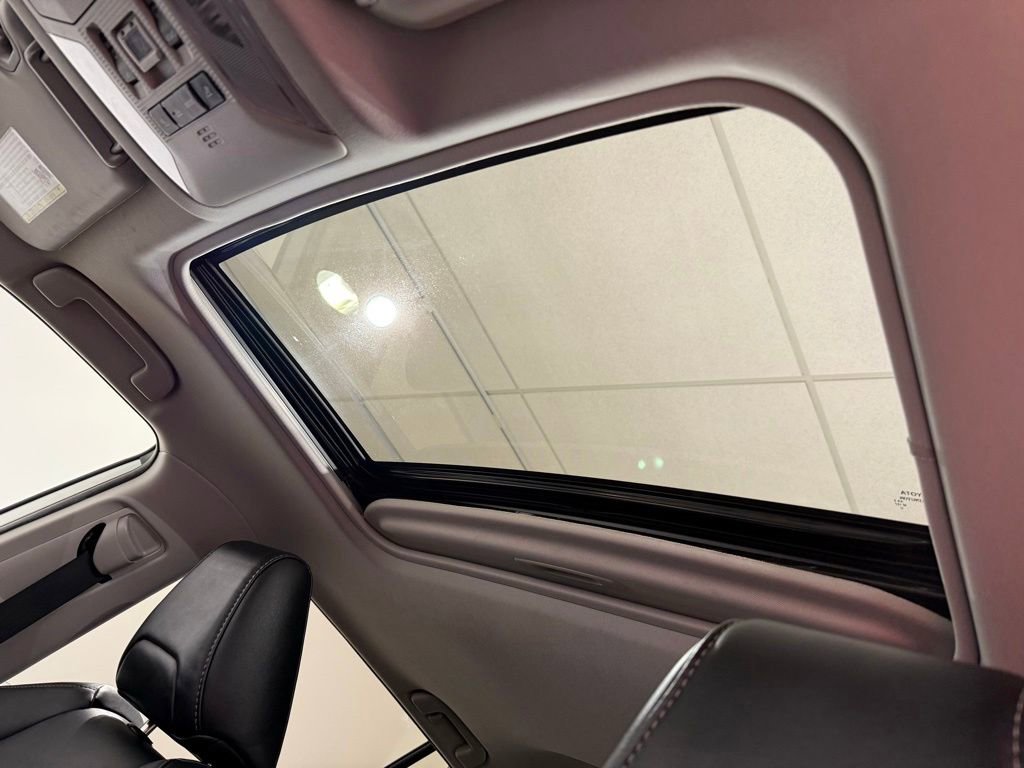 Used 2021 Toyota RAV4 XLE Premium AWD/4WD image 18