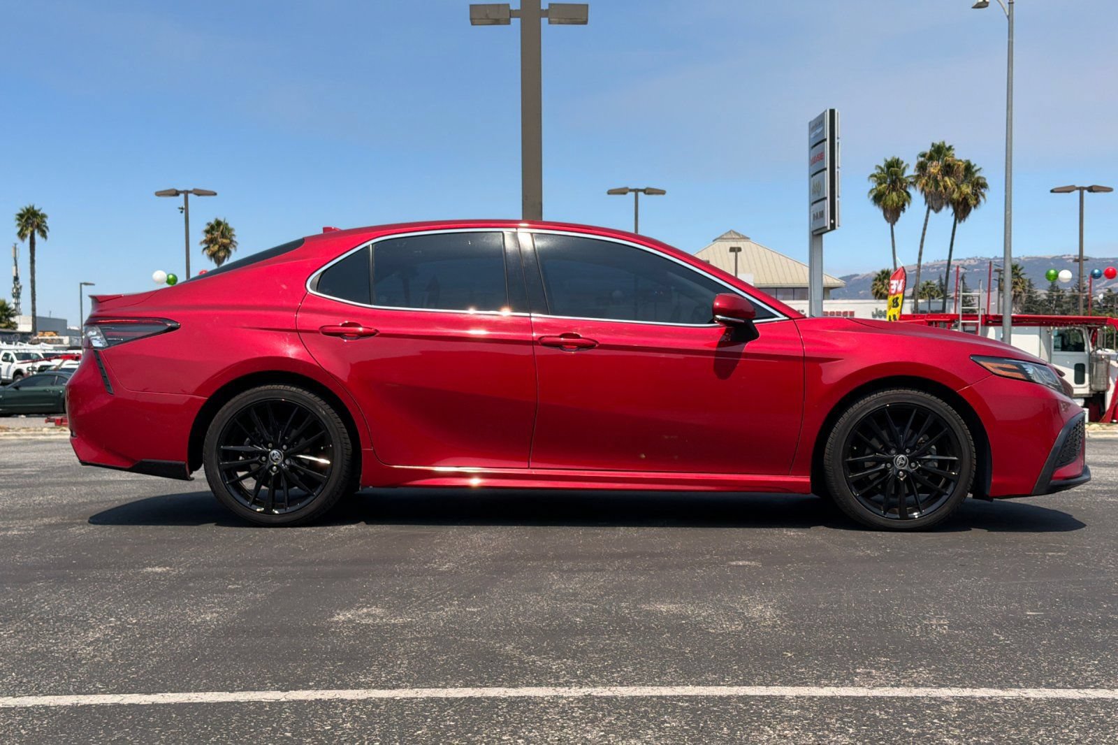 Used 2021 Toyota Camry XSE FWD image 3