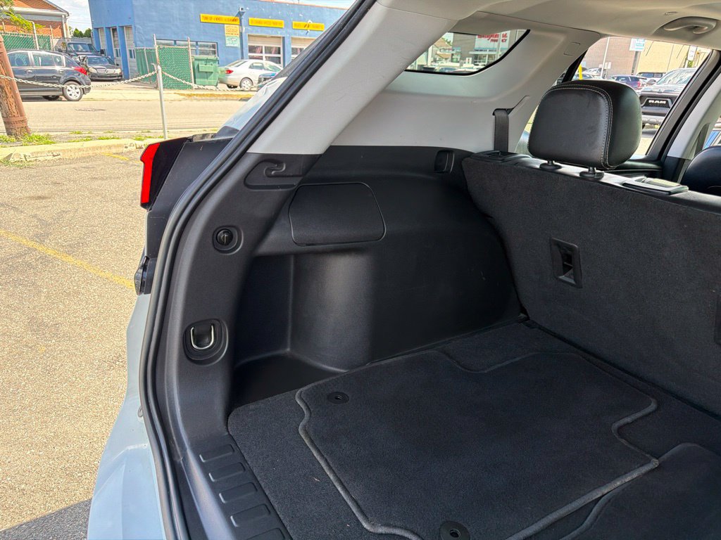 Used 2022 GMC Terrain SLT w/ Infotainment Package II AWD/4WD image 15