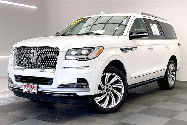 Used 2022 Lincoln Navigator Reserve AWD/4WD image 11