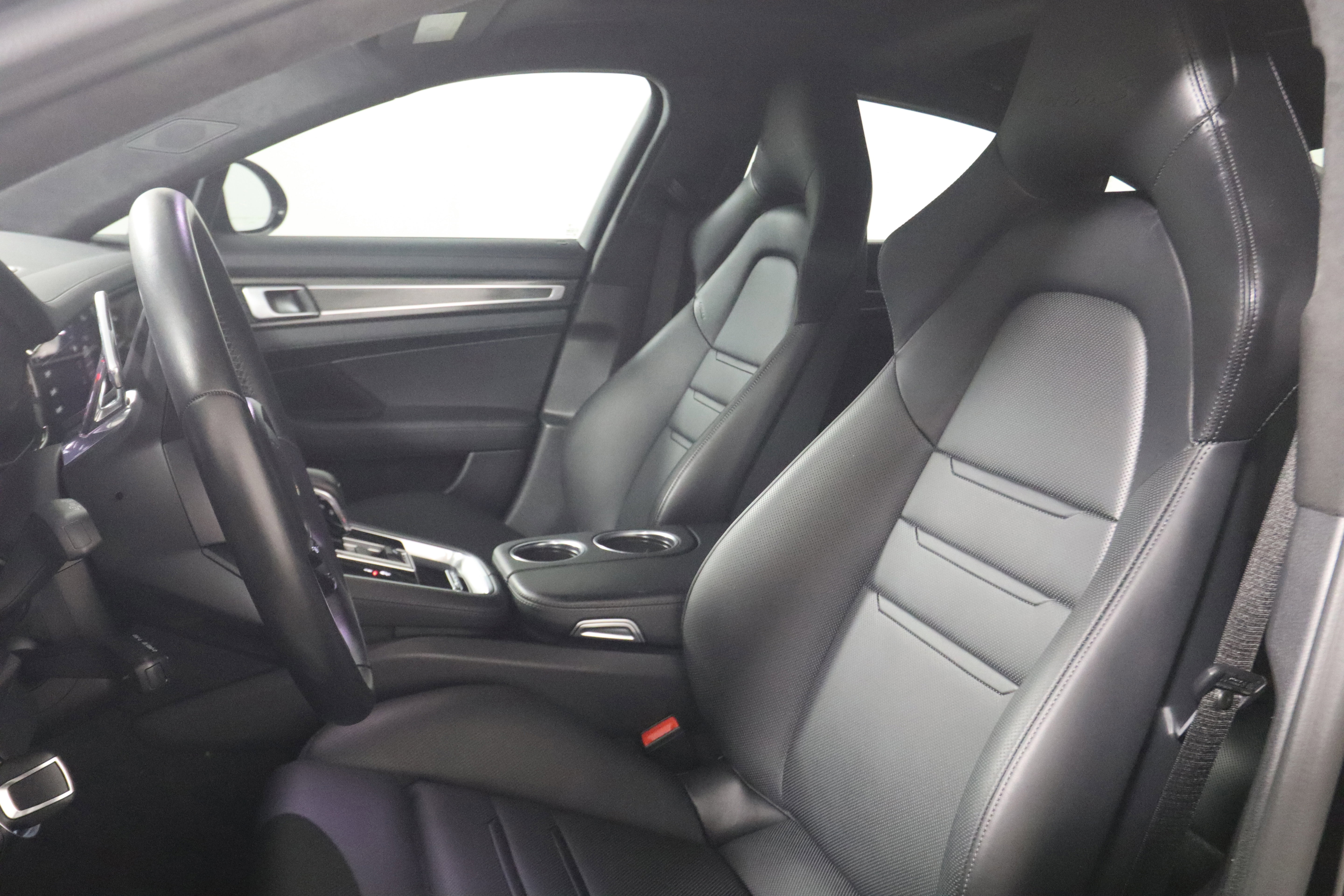 Certified 2022 Porsche Panamera Turbo S image 5