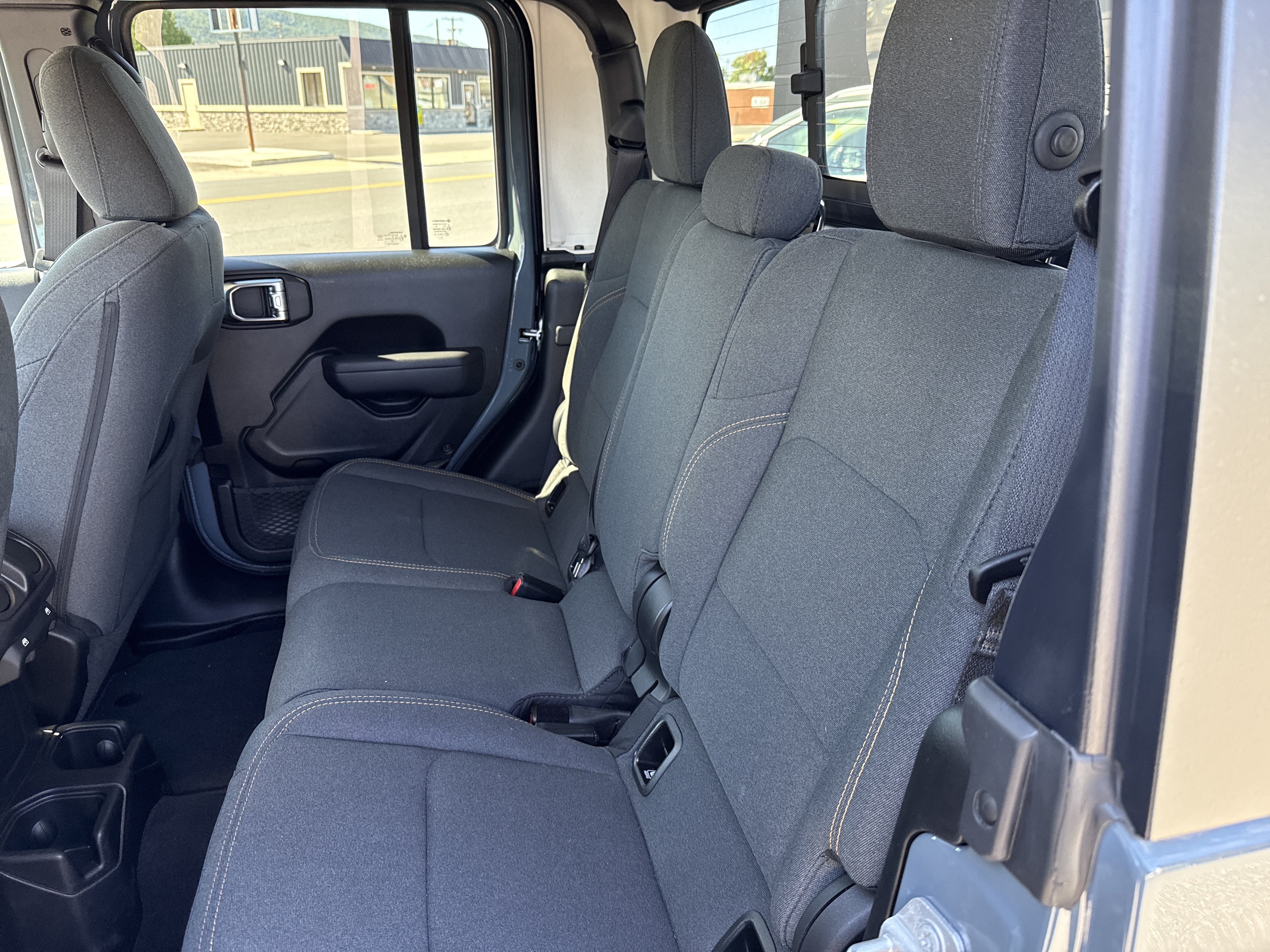 Used 2025 Jeep Gladiator Mojave AWD/4WD image 13