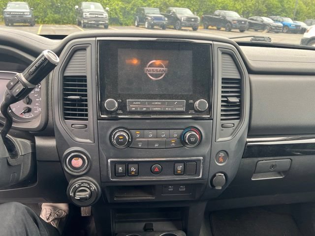 Used 2022 Nissan Titan SV AWD/4WD image 8