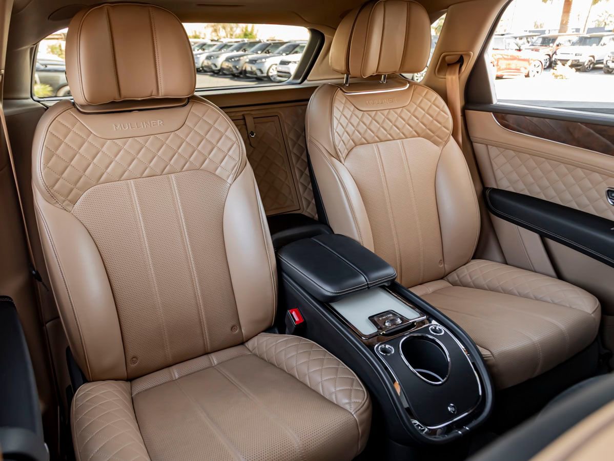 Used 2018 Bentley Bentayga image 29