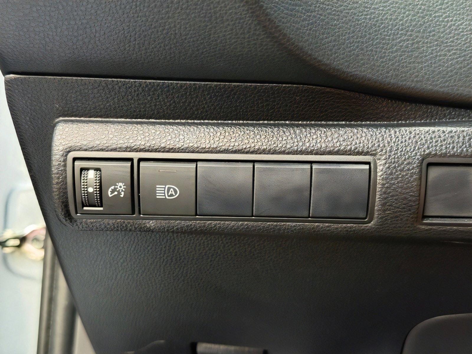 Used 2021 Toyota Corolla LE w/ Carpet Mat Package (TMS) image 18