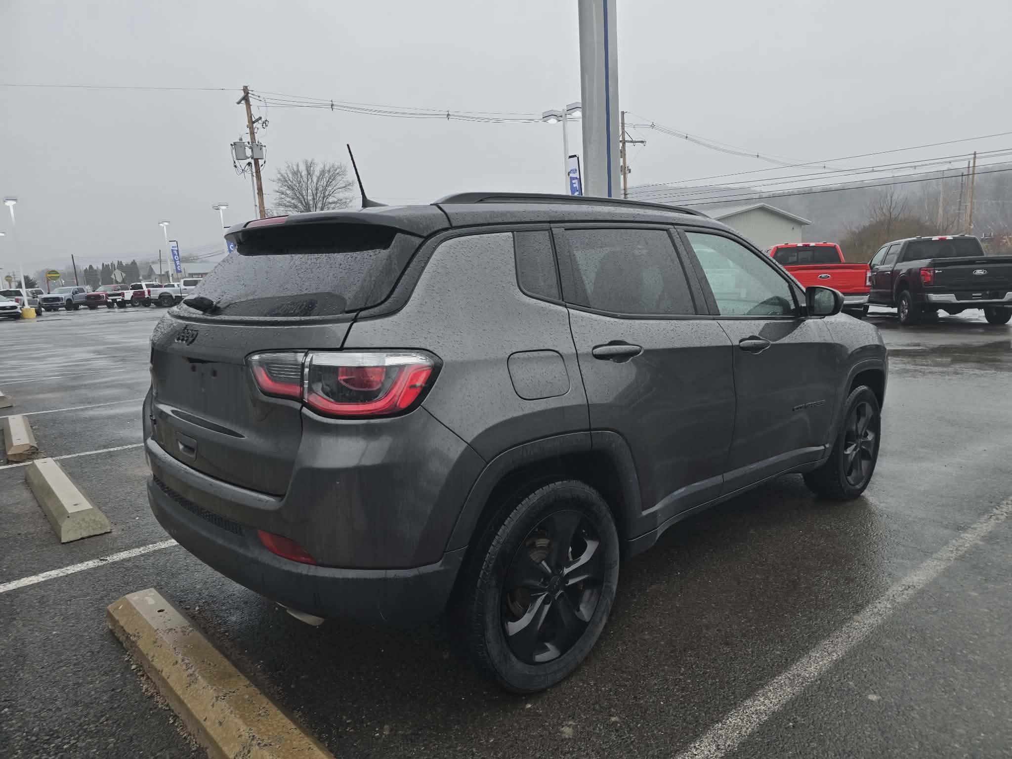 Used 2020 Jeep Compass Latitude image 3
