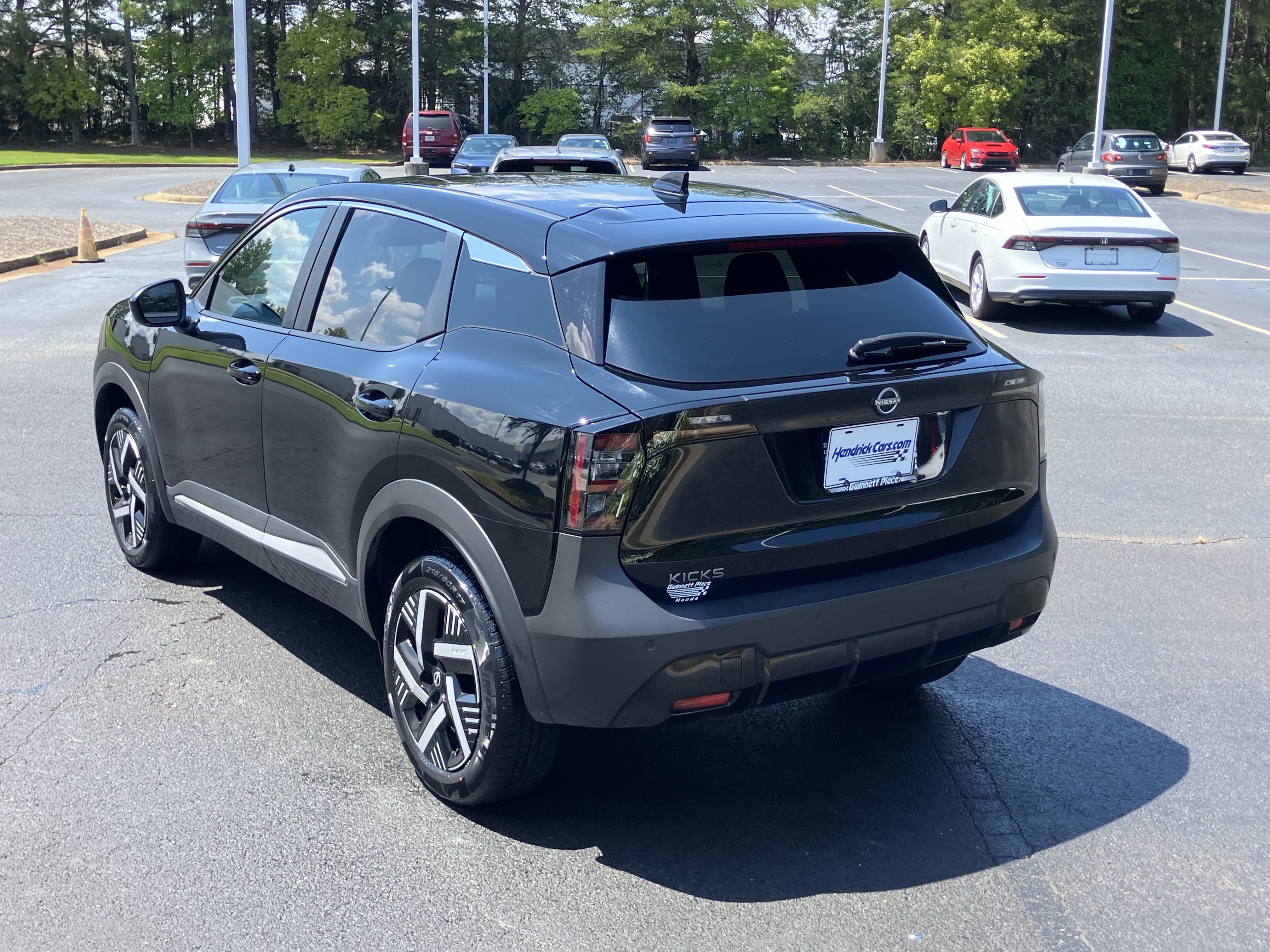 Used 2025 Nissan Kicks SV FWD image 8