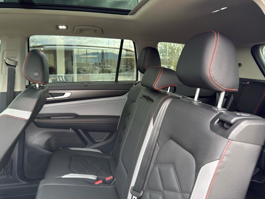 New 2025 Volkswagen Atlas Peak Edition SE image 14