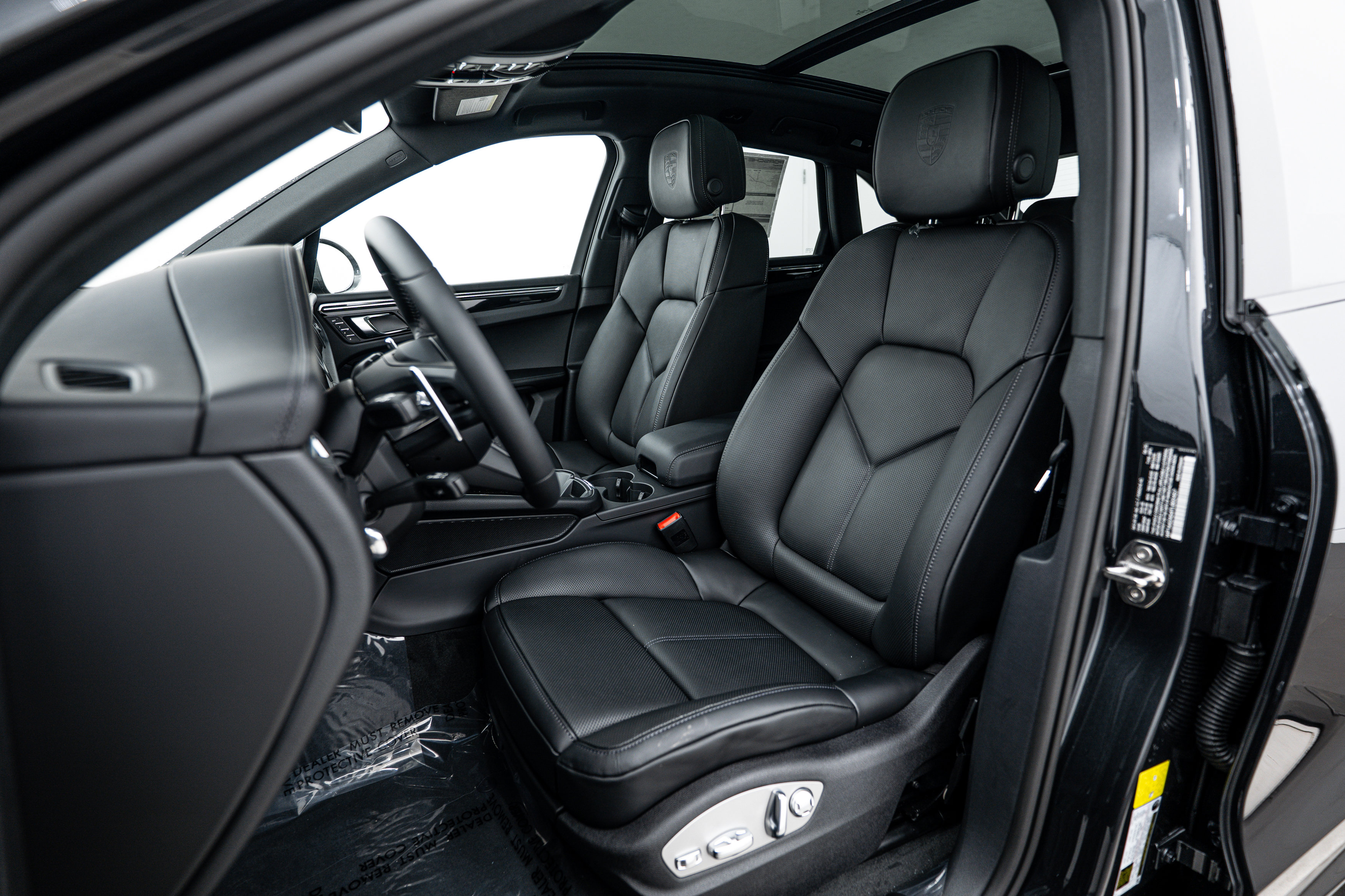 Certified 2026 Porsche Macan Turbo image 5