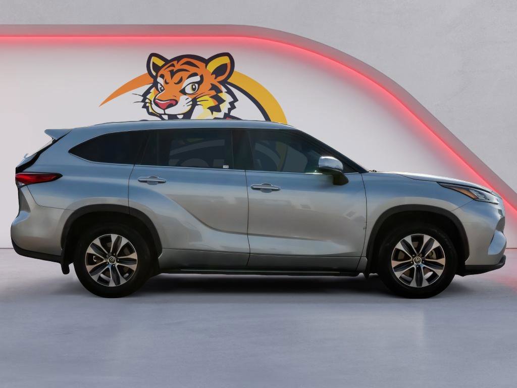 Used 2020 Toyota Highlander XLE FWD image 4