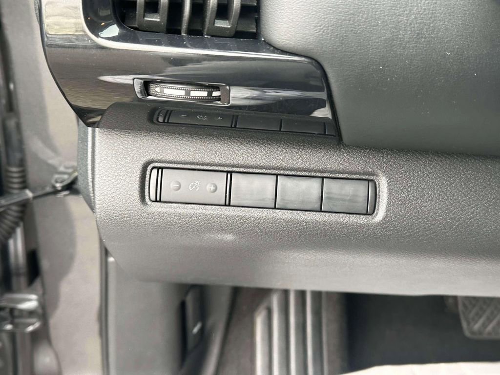 Used 2024 Nissan Pathfinder S AWD/4WD image 19
