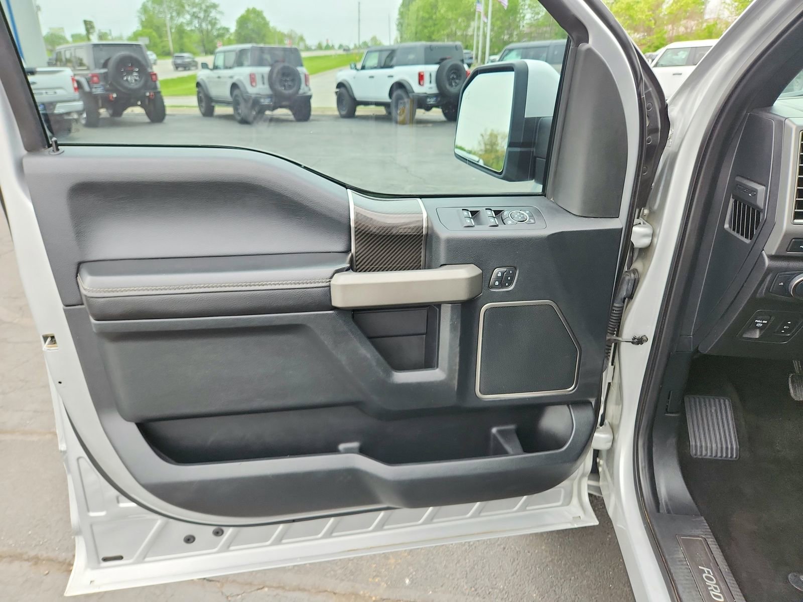 Used 2019 Ford F150 Raptor w/ Equipment Group 802A Luxury AWD/4WD image 23