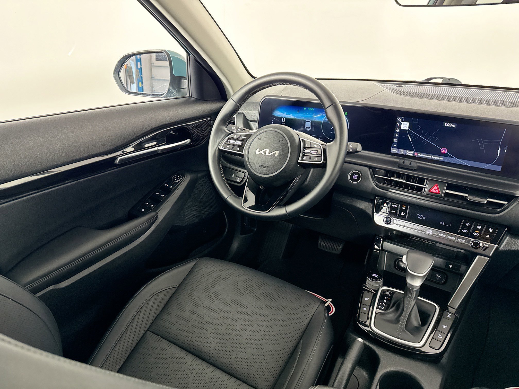 Used 2024 Kia Seltos EX image 32