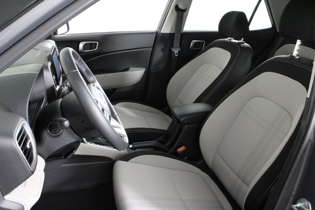 Certified 2025 Hyundai Venue SEL FWD image 20