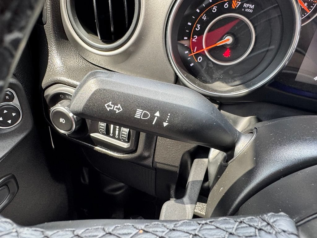 Used 2022 Jeep Wrangler Unlimited Sport AWD/4WD image 32