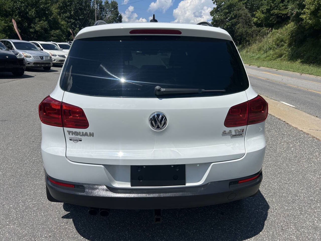 Used 2015 Volkswagen Tiguan SE image 8