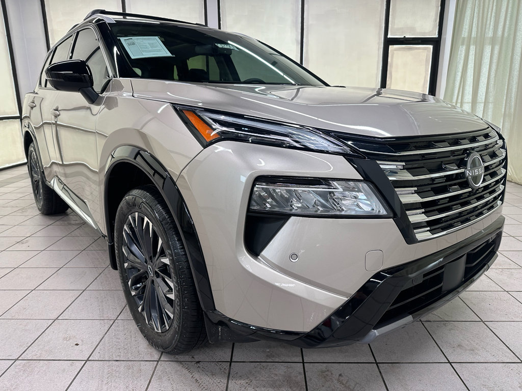 Used 2026 Nissan Rogue Platinum w/ Platinum Premium Package image 2