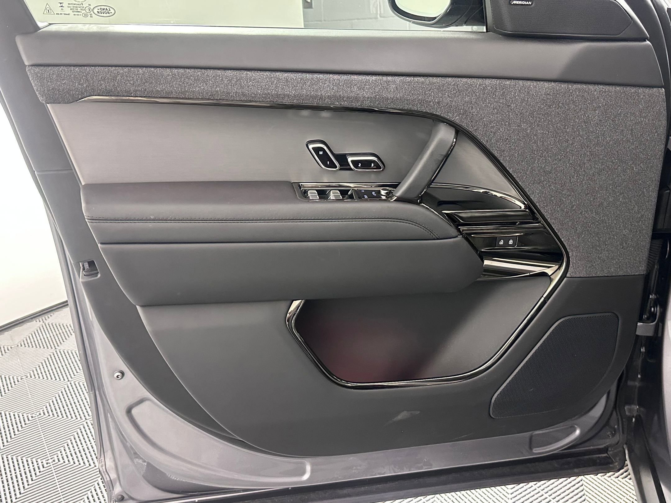 Used 2023 Land Rover Range Rover Sport SE Dynamic image 10