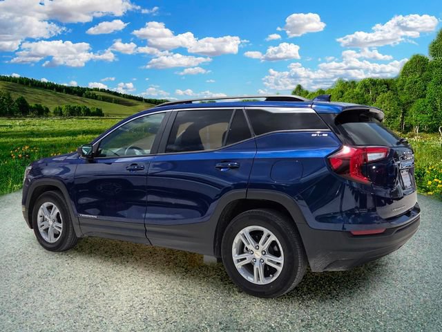 Used 2023 GMC Terrain SLE w/ Driver Convenience Package FWD image 4
